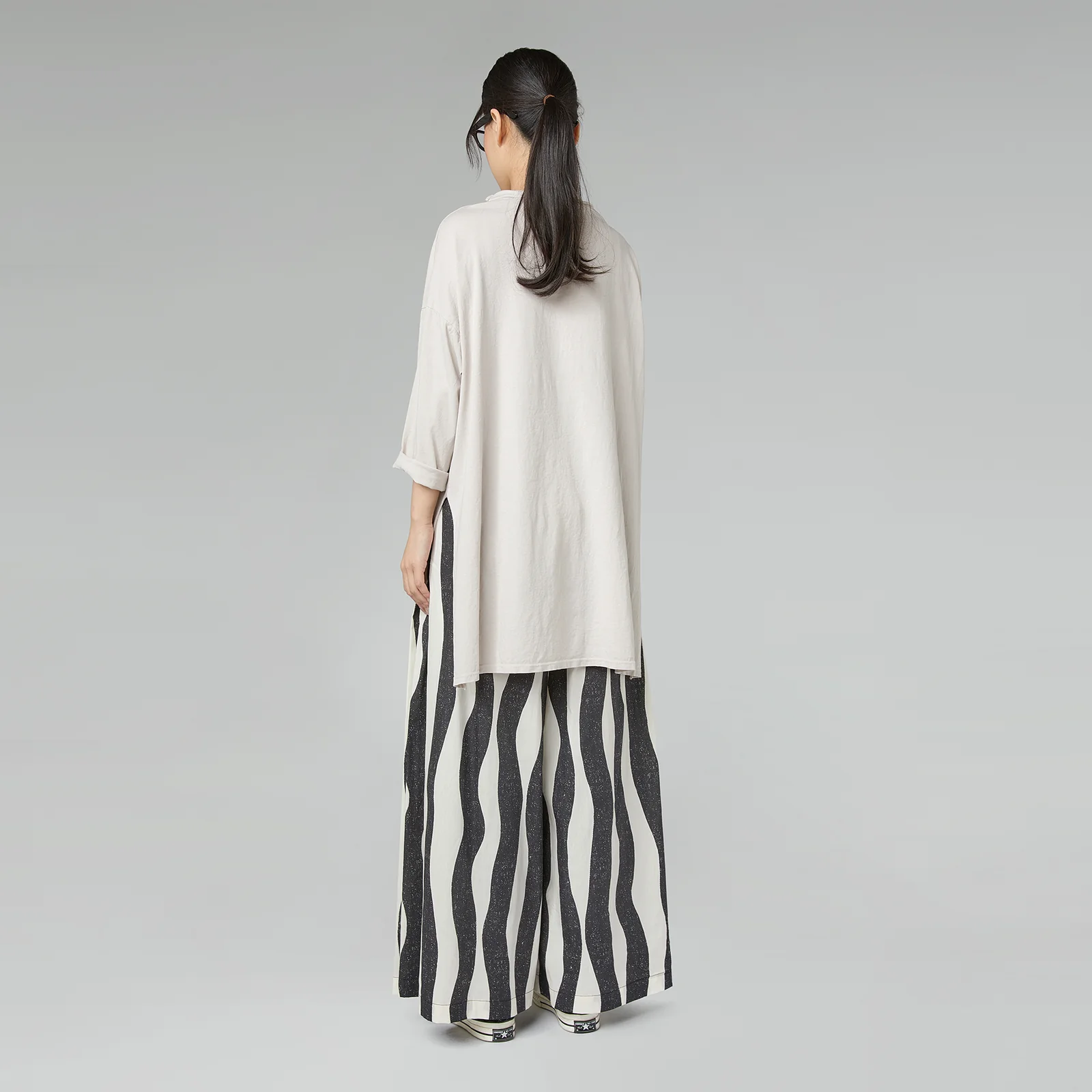 225327BACK Wendy Trendy μπεζ γυναικεία oversized βαμβακερή μπλούζα με ψηλό γιακά - Κωδικός 225327 | Ladyfox.gr