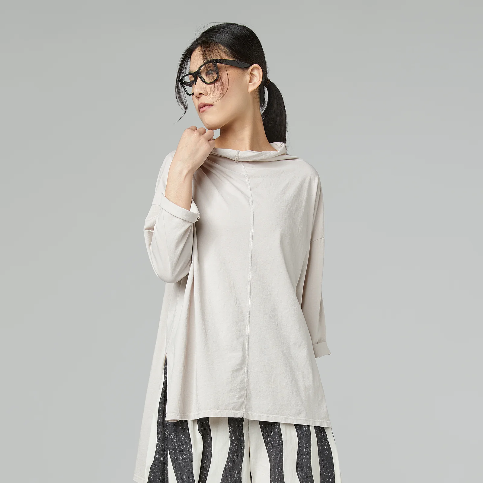 225327BEIGE Wendy Trendy μπεζ γυναικεία oversized βαμβακερή μπλούζα με ψηλό γιακά - Κωδικός 225327 | Ladyfox.gr