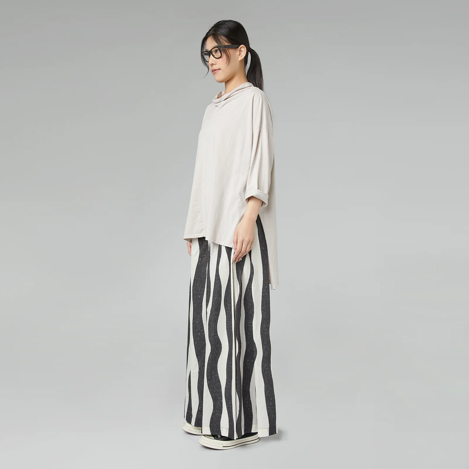 225327SIDE Wendy Trendy μπεζ γυναικεία oversized βαμβακερή μπλούζα με ψηλό γιακά - Κωδικός 225327 | Ladyfox.gr