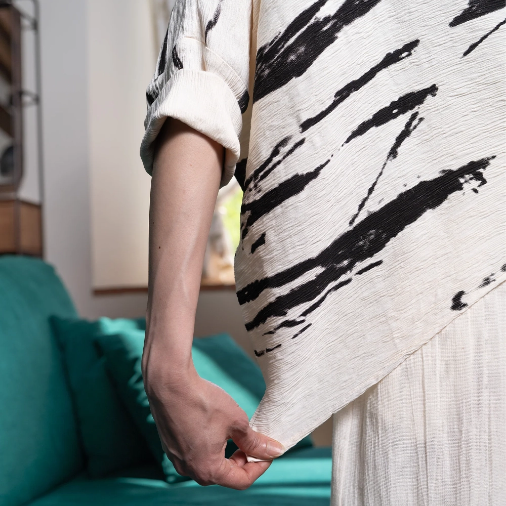250412details Wendy Trendy Oversized Zebra Μπλούζα Μαύρο με Λευκό - Image 5
