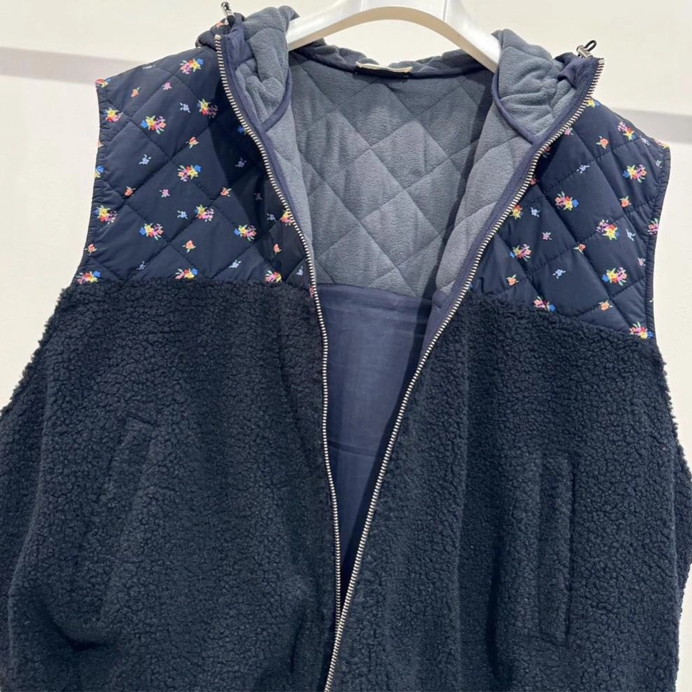 2835 JACKET BLU DETAILS γυναικειο γιλεκο wiya 2835 λεπτομερεια teddy και καπιτονε
