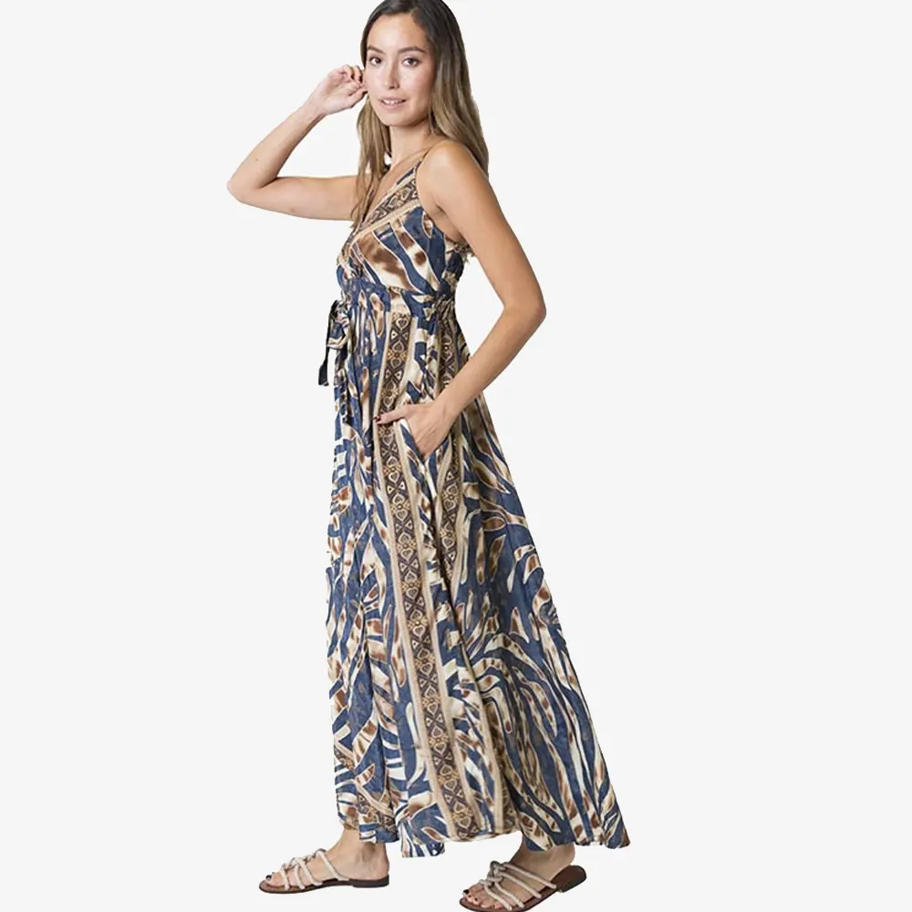 Tantrend "Boho Soul" Zebra Print dress 2 Πλαϊνή όψη από αέρινο μακρύ φόρεμα Tantrend με τιράντες, animal print σχέδιο και πρακτικές τσέπες