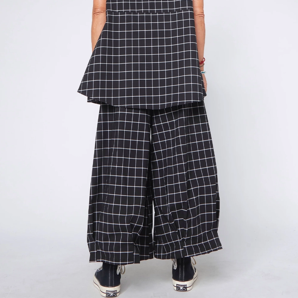 826125back Πίσω όψη από βαμβακερή καρό παντελόνα Wendy Trendy 826125 - Lady Fox